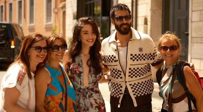 Özge Gürel - Serkan Çayoğlu çiftine İtalya'da sevgi seli