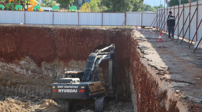 Denizli’de göçük altında kalan kepçe operatörü hayatını kaybetti