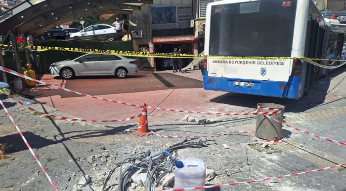 Ankara'da belediye otobüsü iş yerine girdi: 7 yaralı
