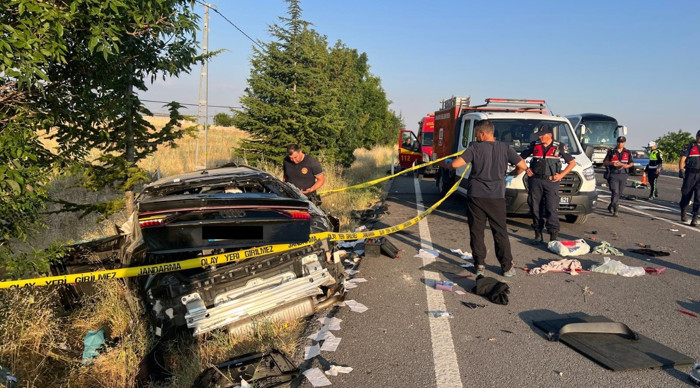 Gurbetçi ailenin otomobili takla attı: 3 ölü, 1 yaralı