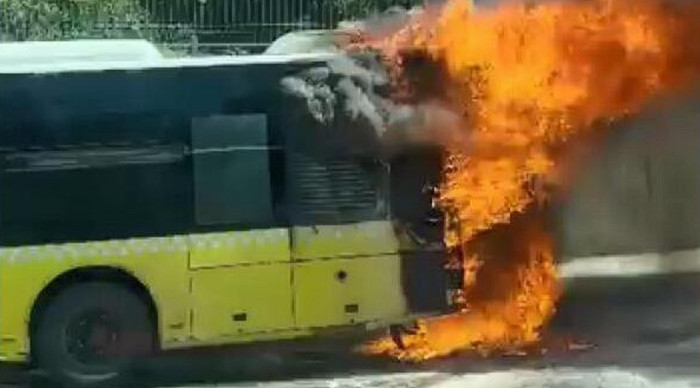 Ataşehir’de seyir halindeki İETT otobüsü alev alev yandı