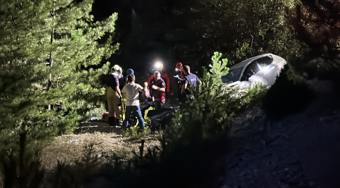 Otomobil ile motosiklet çarpıştıktan sonra şarampole savruldu: 5 yaralı