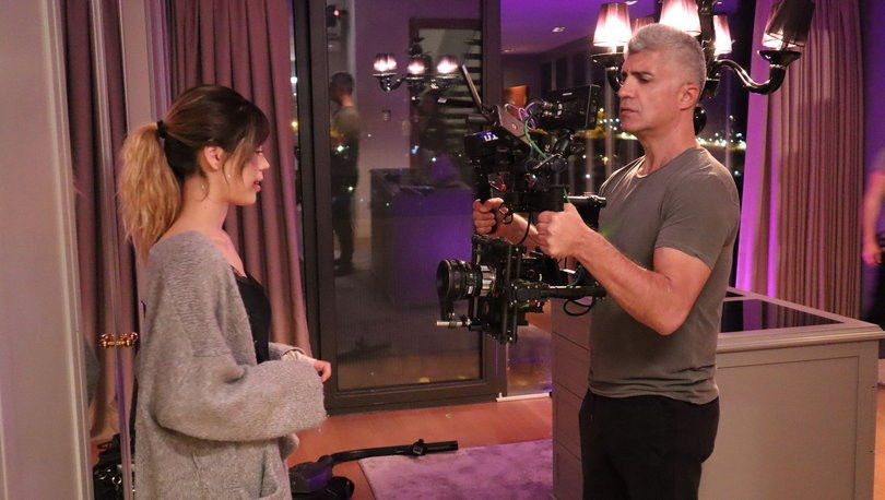 Özcan Deniz boşandığı eşiyle filmle çekiyor