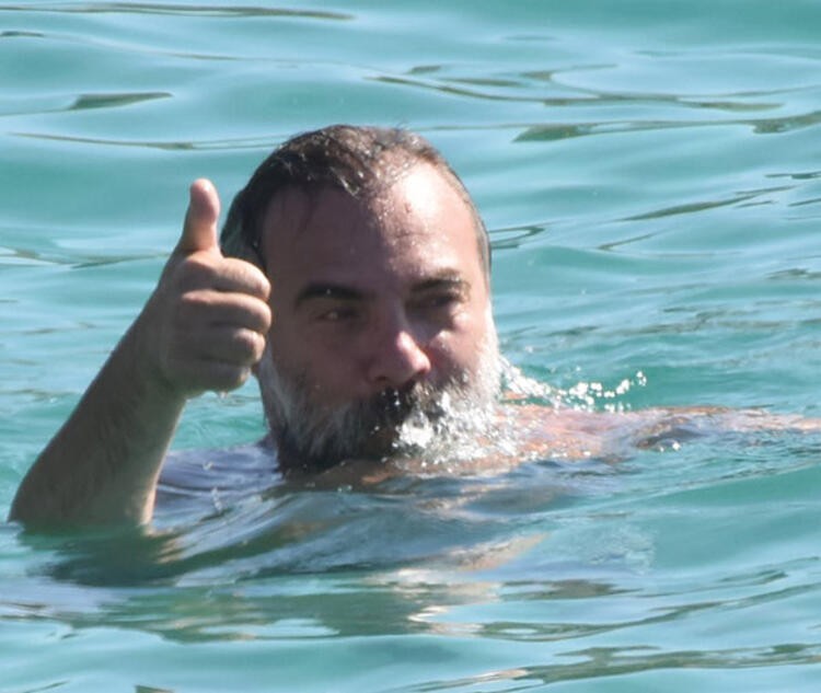 Oktay Kaynarca deniz keyfi yaptı