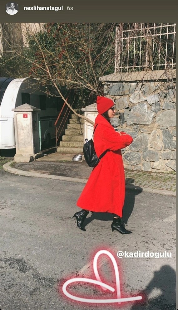Neslihan Atagül'ün sokak tarzı dikkat çekti