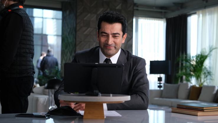 Kenan İmirzalıoğlu online kız istedi