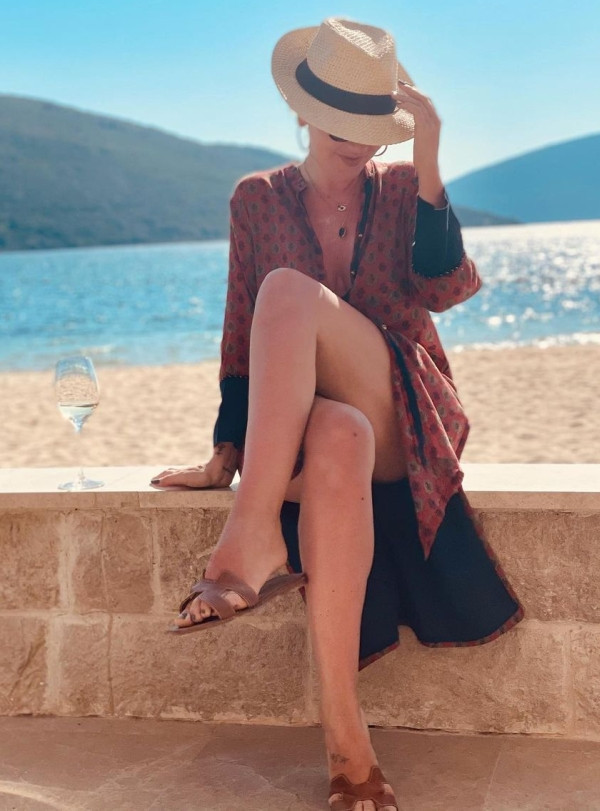 Hadise yeni aşkının şerefine içti!