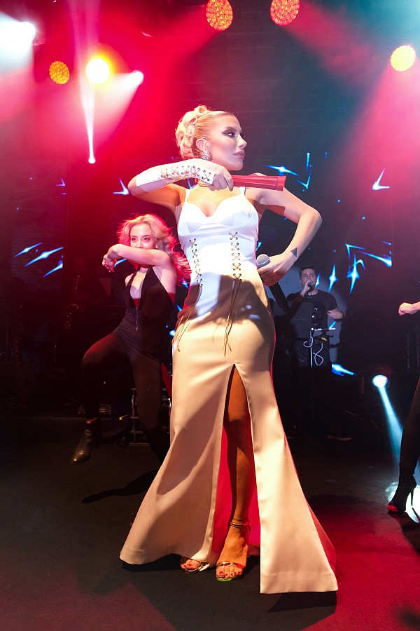 İrem Derici 2022'yi Konya karşıladı