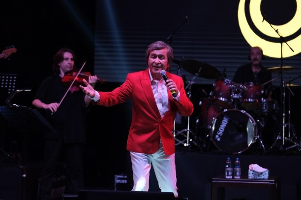 Erol Evgin okuduğu okulda konser verdi