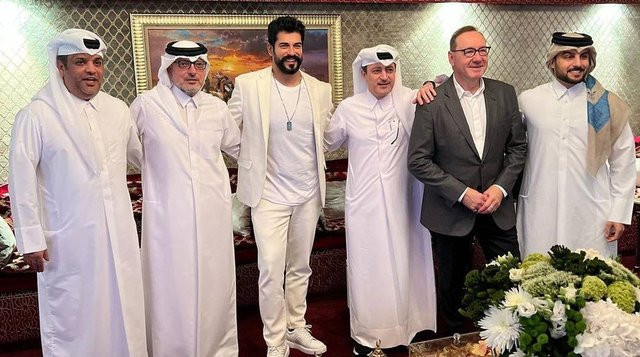 Sosyal medya Burak Özçivit ve Kevin Spacey'in buluşmasını konuşuyor