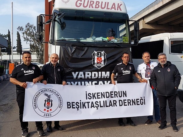 Beşiktaş tribünlerinden atılan oyuncaklar çocuklara ulaştırıldı