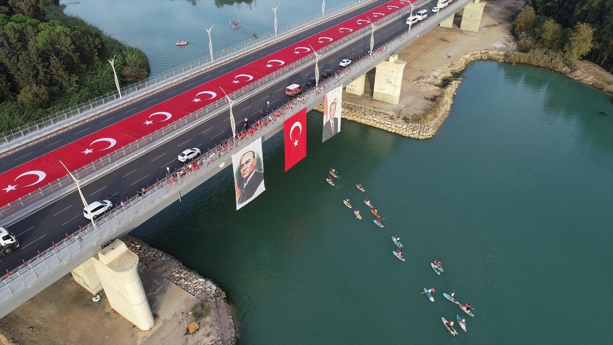 Adana 15 Temmuz Şehitler Köprüsü'ne dev bayrak - Resim : 6