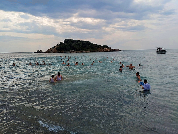 Yeni yılın ilk günü denize girip, mesaj verdiler - Resim : 2