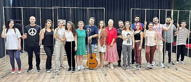 "Bizim Nazım" oyunu perdelerini açıyor