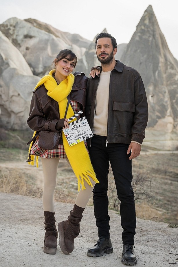 Hande Erçel ve Barış Arduç’lu ‘Aşkı Hatırla’dan ilk kareler