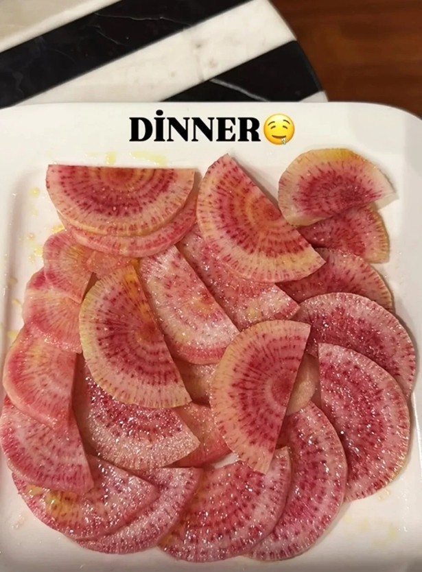 Çağla Şıkel bu kez akşam yemeğiyle gündemde - Resim : 2