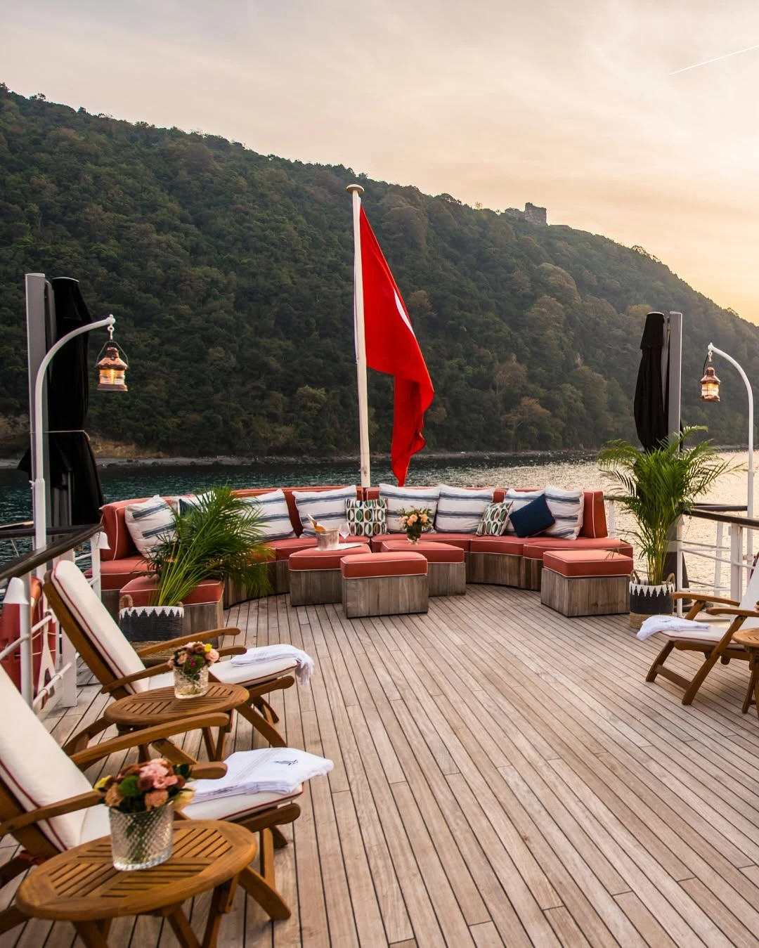 Jet-set yatında haftalık keyif 112 bin euro - Resim : 6