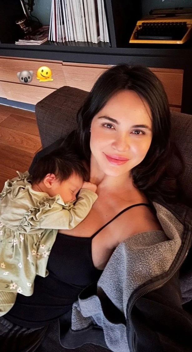 Zeynep Demirel minik kızı Yasmin ile pozunu paylaştı - Resim : 2