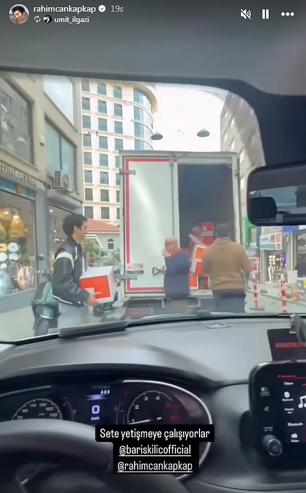 'Kızılcık Şerbeti' setine yetişmeye çalışan iki oyuncu trafikte zor anlar yaşadı