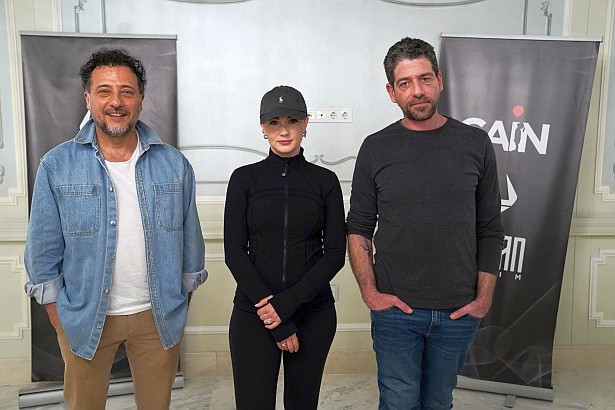 "Karanlık Oda" dizisi sürpriz yıldızları buluşturdu