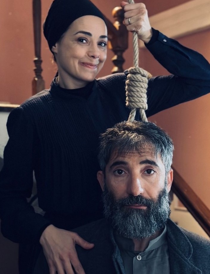 Özgü Namal, "Kızıl Goncalar" dizisine böyle veda etti - Resim : 2