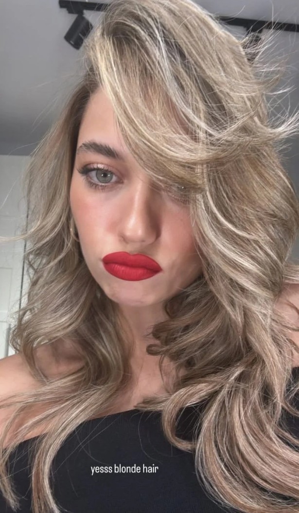 Afra Saraçoğlu yeni imajıyla şaşırttı - Resim : 2