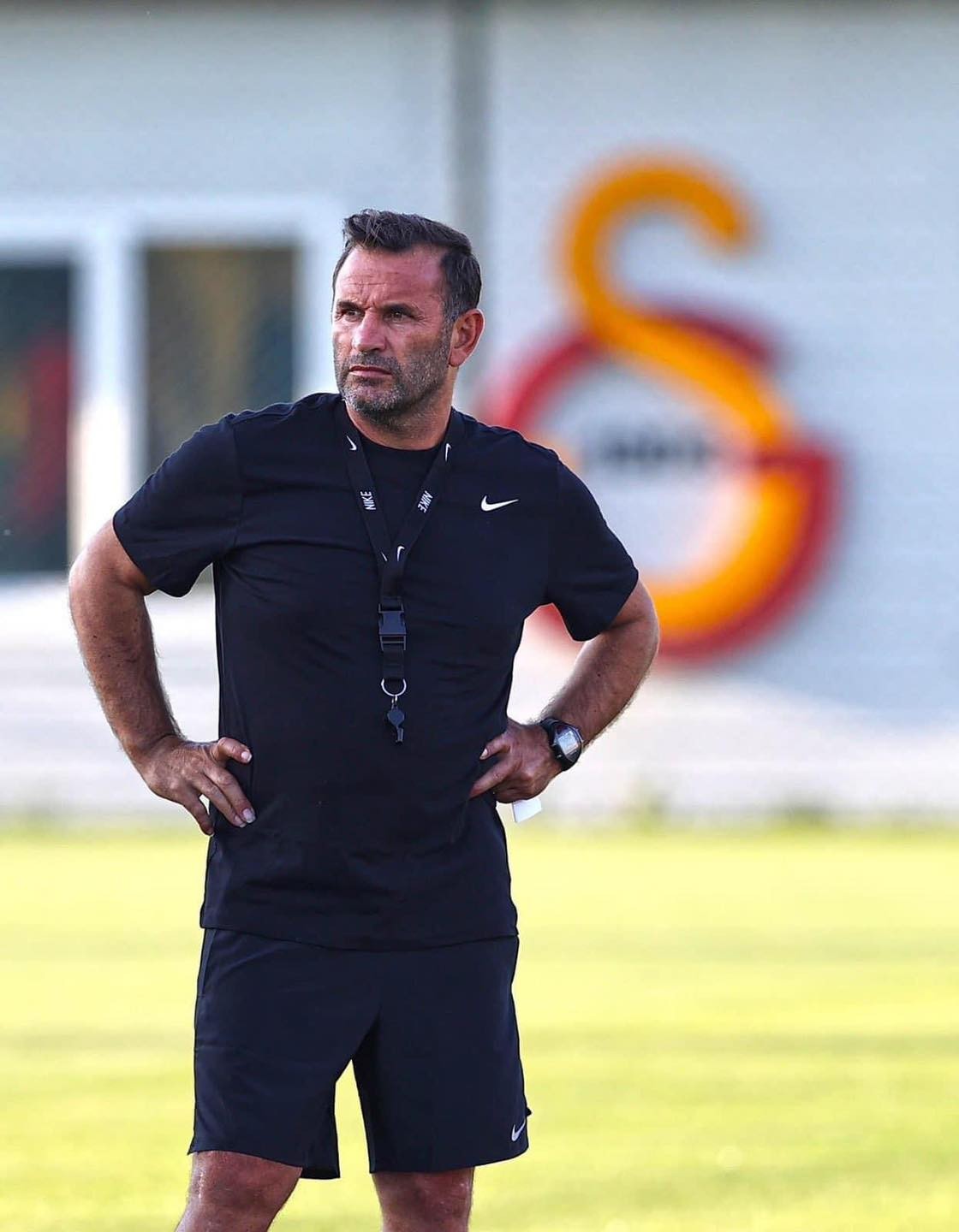 Okan Buruk ve Afra Saraçoğlu aşk mı yaşıyor? - Resim : 2