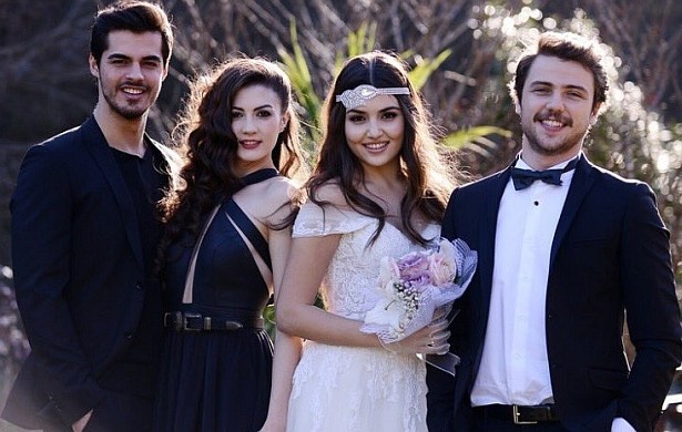 Hande Erçel eski rol arkadaşını unutmadı - Resim : 5