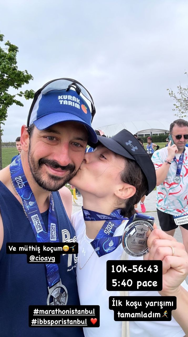 Merve Dizdar'ın İstanbul Yarı Maratonu'nda madalya sevinci