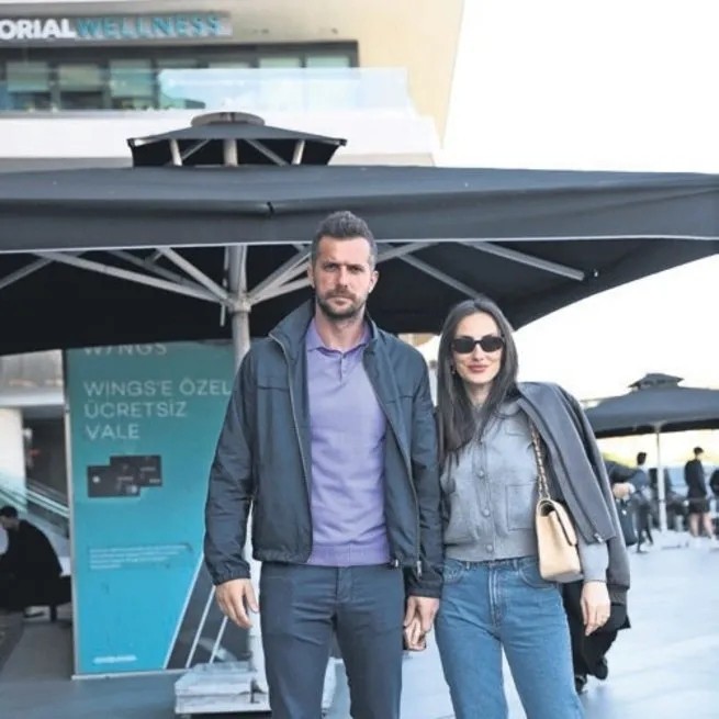 Demirok çifti şık uyumlarıyla göz kamaştırdı