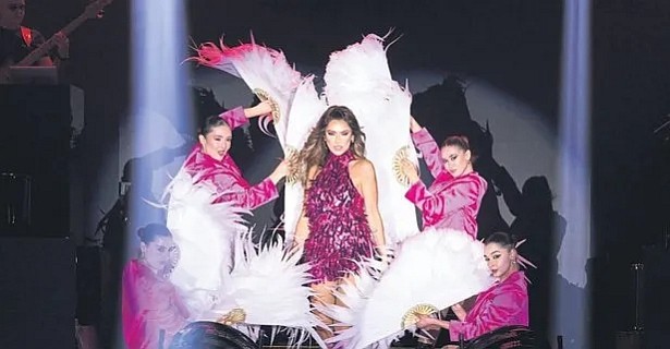 Hadise, Kıbrıs'ta fırtına gibi esti
