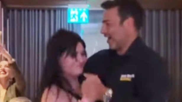 Feyza Civelek'e neşeli doğum günü kutlaması - Resim : 2