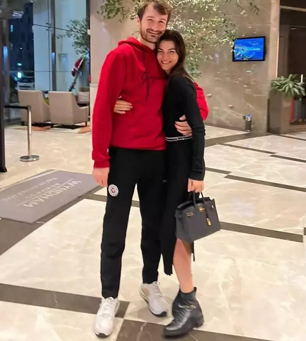 Sosyetik ismin basketbolcu eşi, kariyerine nokta koydu