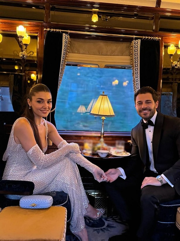 Hakan Sabancı ve Hande Erçel'in romantik aşkı sürüyor
