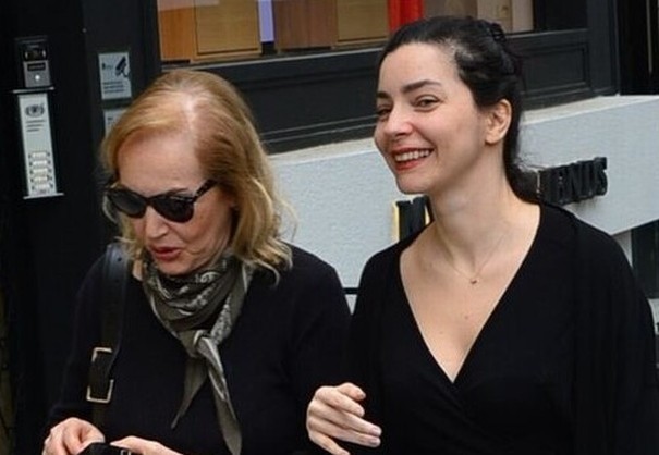 Merve Boluğur uzun süre sonra objektiflere yansıdı