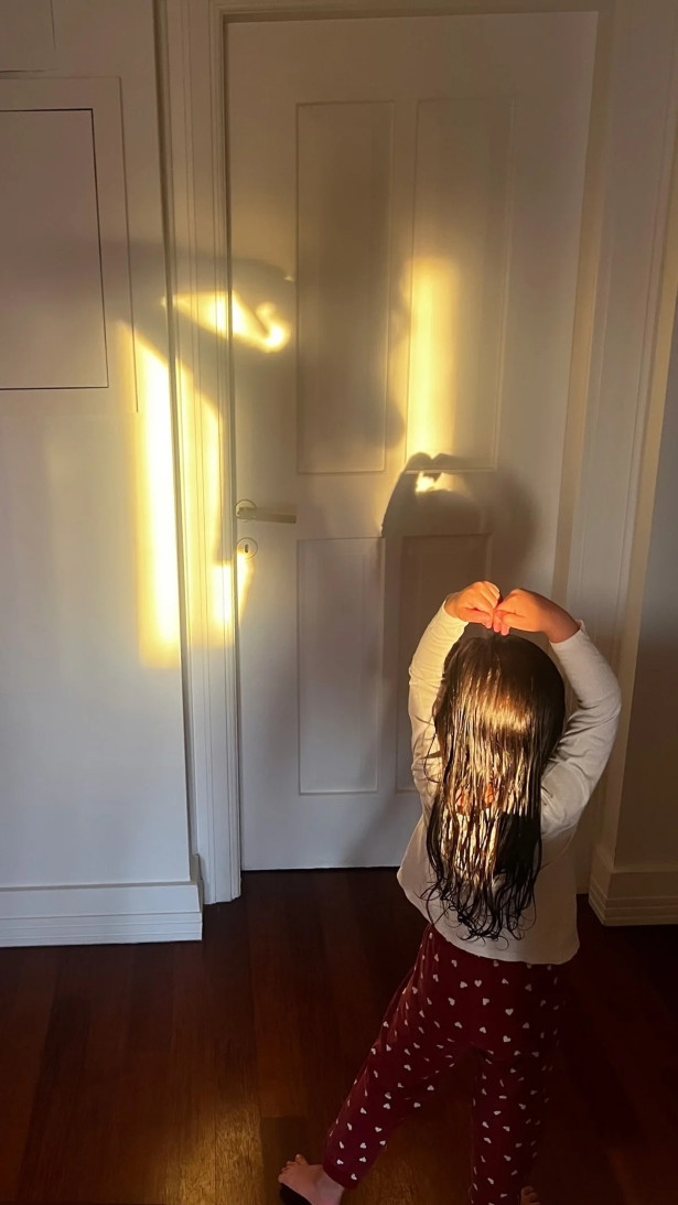 Bergüzar Korel'in gözlerden uzakta büyüttüğü kızı 'Ne kadar büyümüş' dedirtti - Resim : 3