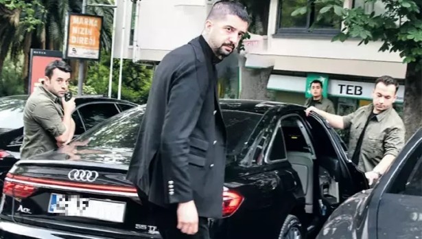 Ebru Gündeş'in eşi korumasız adım atmıyor - Resim : 2