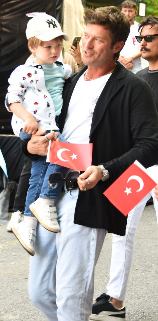 Kurt Efe'nin babası Kıvanç Tatlıtuğ'a olan benzerliği şaşırttı - Resim : 2