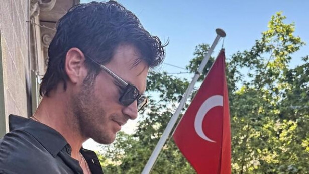 Kıvanç Tatlıtuğ ve Başak Dizer'den Barcelona atağı