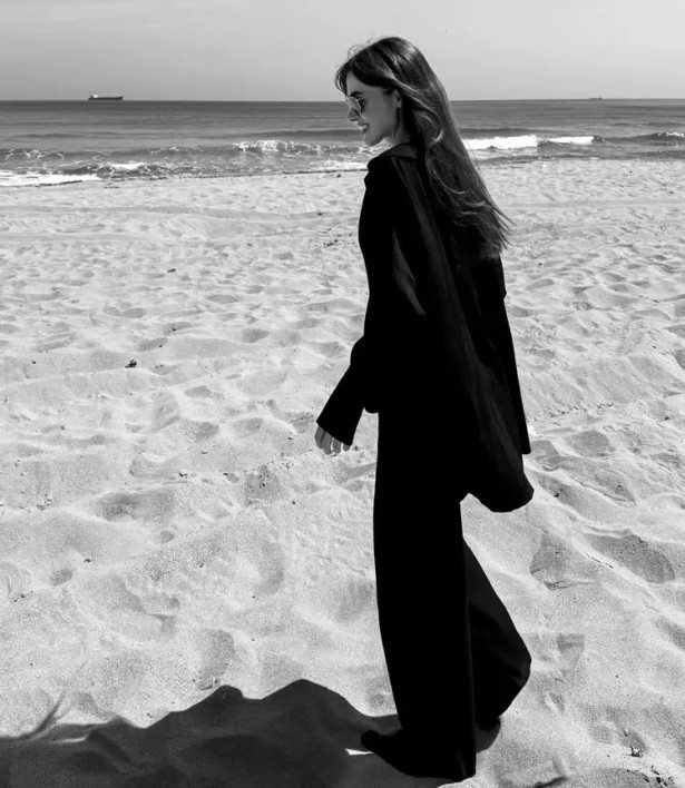 Bensu Soral plajda poz verdi - Resim : 3