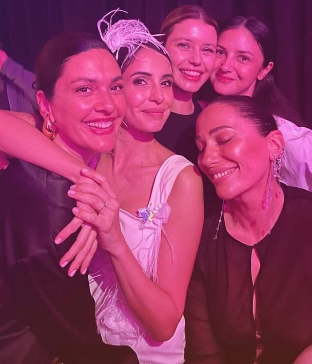 Ünlü oyuncuları buluşturan kutlama