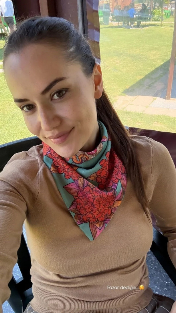 Fahriye Evcen'den makyajsız paylaşım