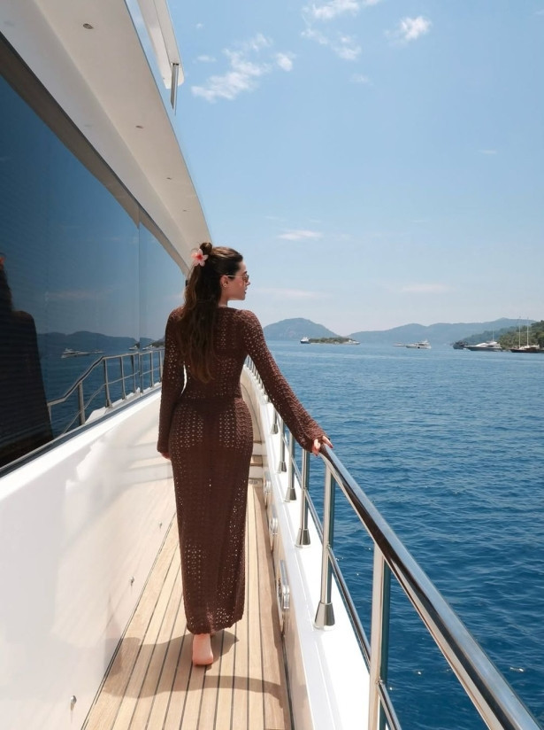 Simay Barlas, yaz sezonunu tekne tatiliyle açtı