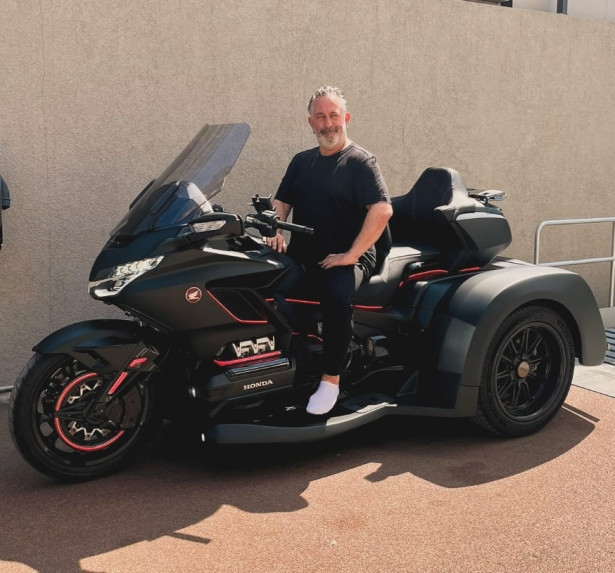 Cem Yılmaz son motosikletine bir servet ödedi - Resim : 2