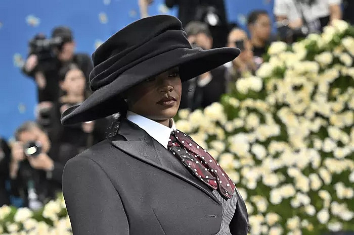 Rihanna yeniden anne olmaya hazırlanıyor