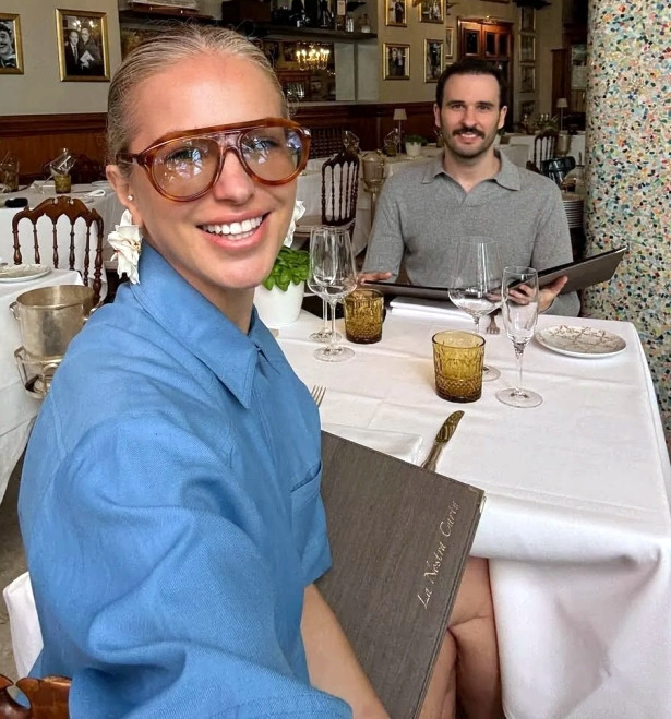 Burcu Esmersoy sosyal medyada 'kural' bozdu