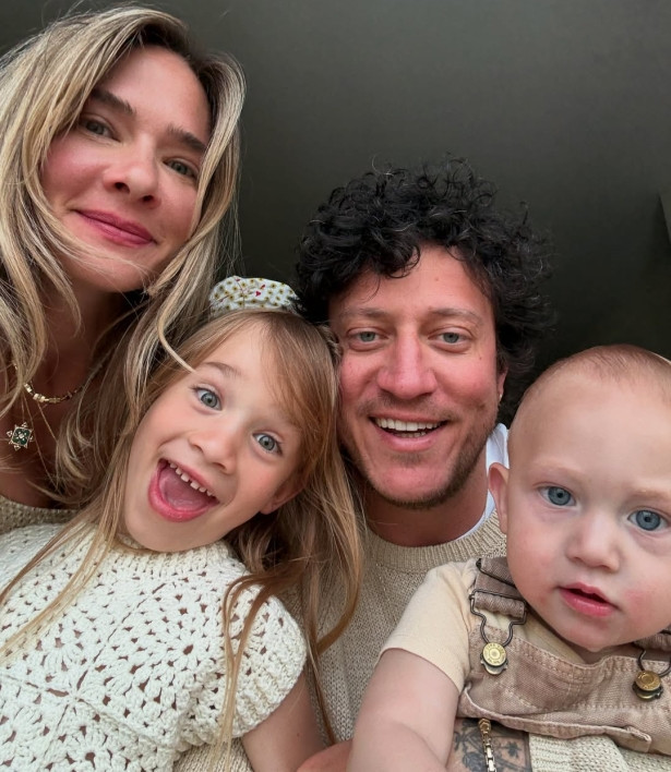 Erdeniz ailesinden bayram pozu