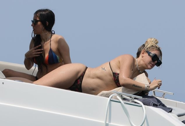 Wanda Nara'dan Icardi'ye Ibiza nispeti - Resim : 2