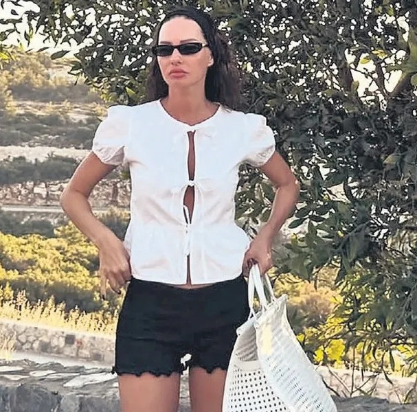 Yasemin Özilhan'ın plaj kombinine ödediği rakam şoke etti