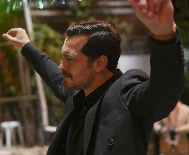 'Eşref Rüya'da Eşref, aşkını zeybekle ilan etti - Resim : 2